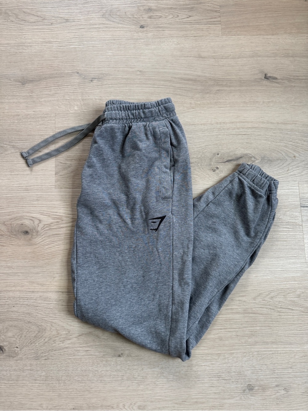 Gymshark gray logo cuffed jogger sweatpants size small
